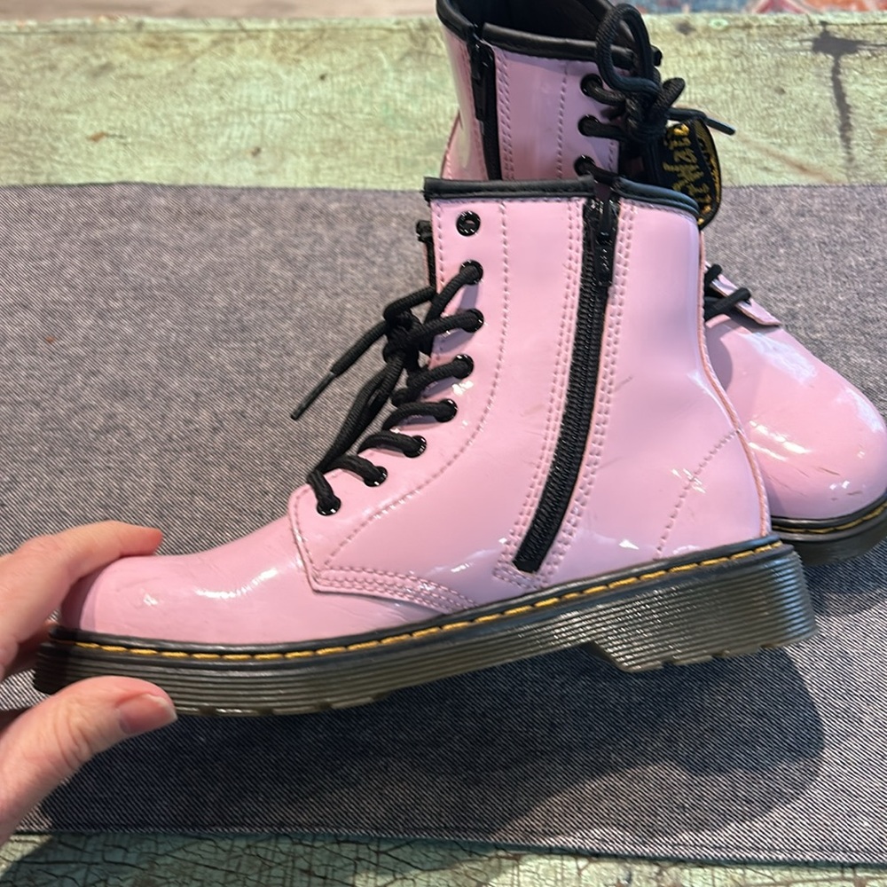 Dr. Martens YOUTH 1460 Pink PATENT LEATHER LACE UP BOOTS Size 3 - Picture 4 of 9